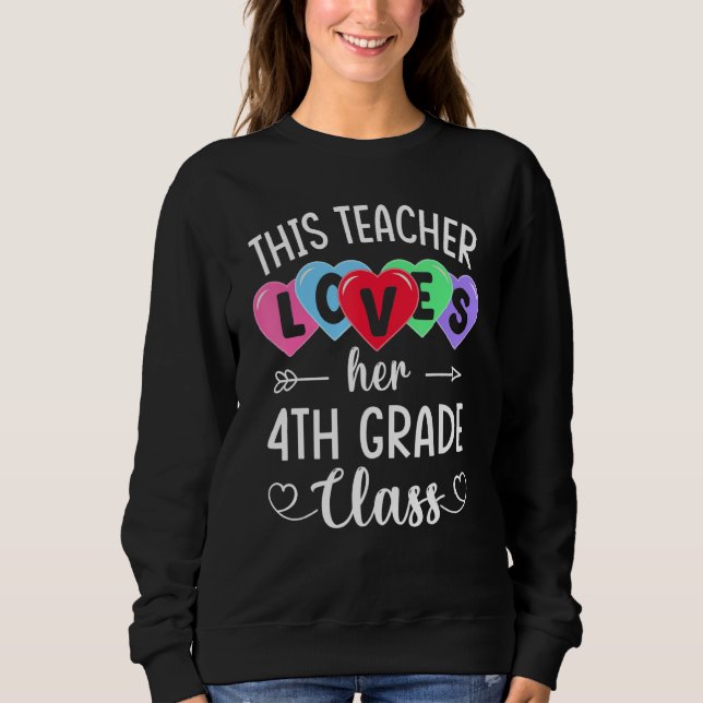 THIS TEACHER LOVES HER 4TH GRADE CLASS Shirts Vale T Shirt (Framsida)