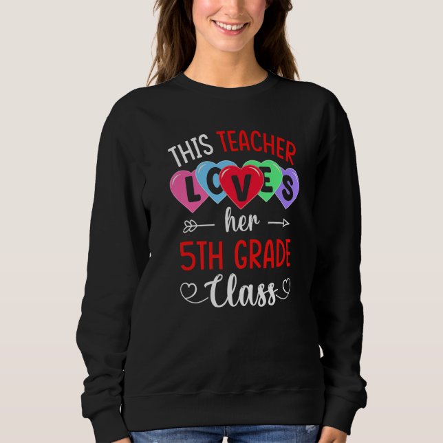 THIS TEACHER LOVES HER 5TH GRADE CLASS Shirts Vale T Shirt (Framsida)
