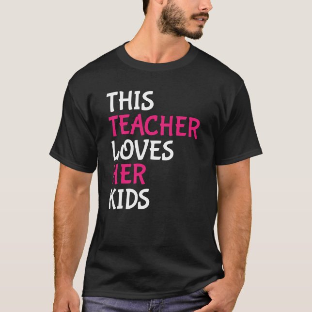 This Teacher Loves Her Kids Valentines Day T Shirt (Framsida)
