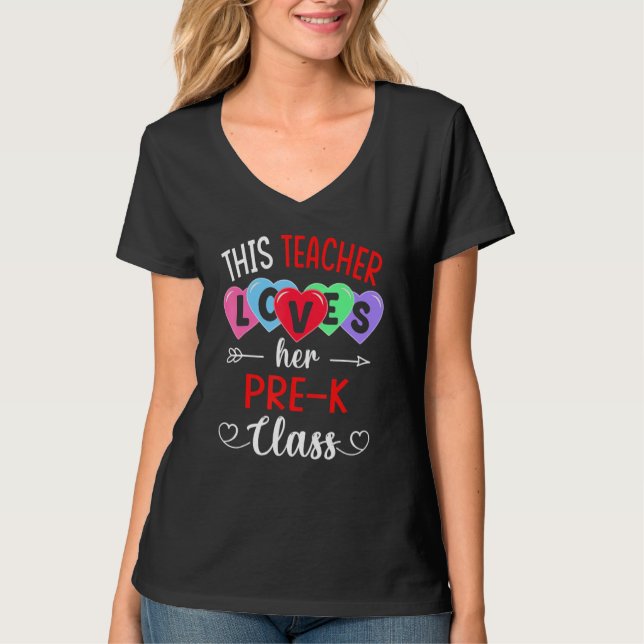 THIS TEACHER LOVES HER PRE-K CLASS Shirts Valentin T Shirt (Framsida)