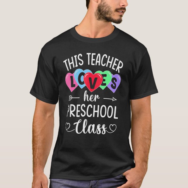 THIS TEACHER LOVES HER PRESCHOOL CLASS Shirts Vale T Shirt (Framsida)