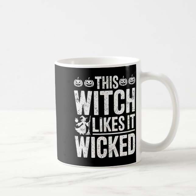 This Witch Likes It Wicked Funny Halloween Broom  Kaffemugg (Höger)