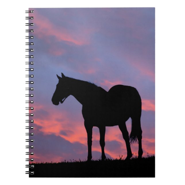 Thoroughborn Horse Silhouetted at Sunrise Anteckningsbok (Framsidan)