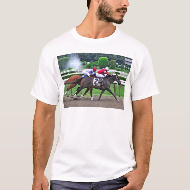 Thoroughbredtävla på den historiska Saratoga T-shirt (Framsida)