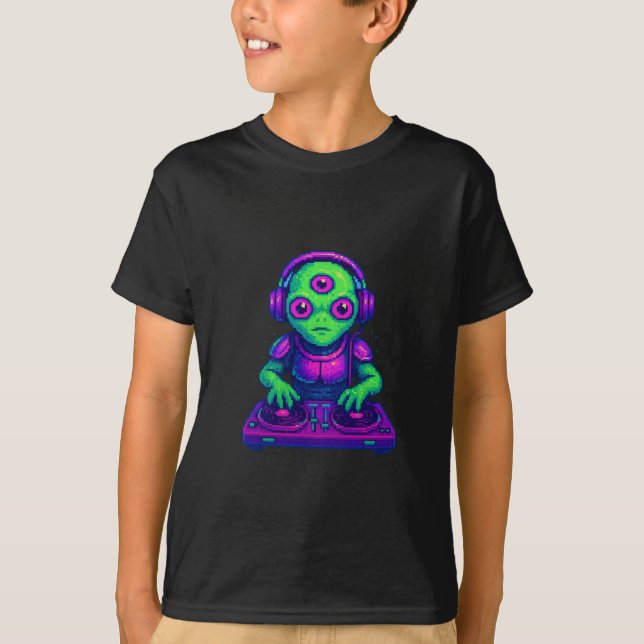 Three-Eyed Alien DJ – Retro Pixel Beatmaster T Shirt (Framsida)