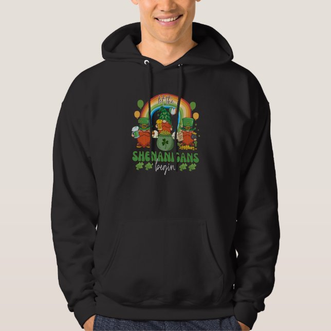 Three Gnome St Patricks Day Let the Shenanigans Be Hoodie (Framsida)