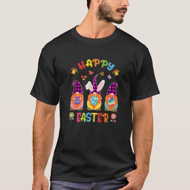 Three Gnomes Bunny Holding Egg Happy Easter Day Me T Shirt (Framsida)