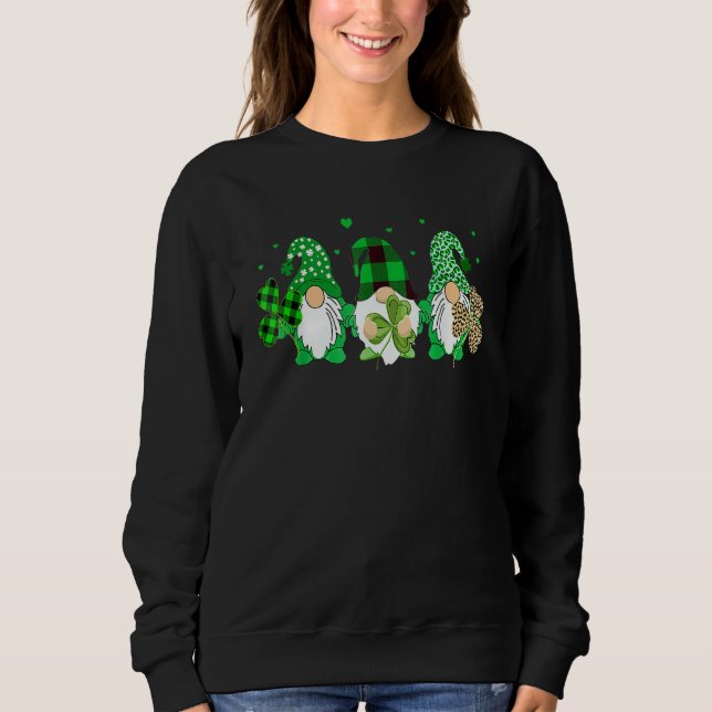 Three Gnomes Holding Shamrock Leopard Plaid St Pat T Shirt (Framsida)