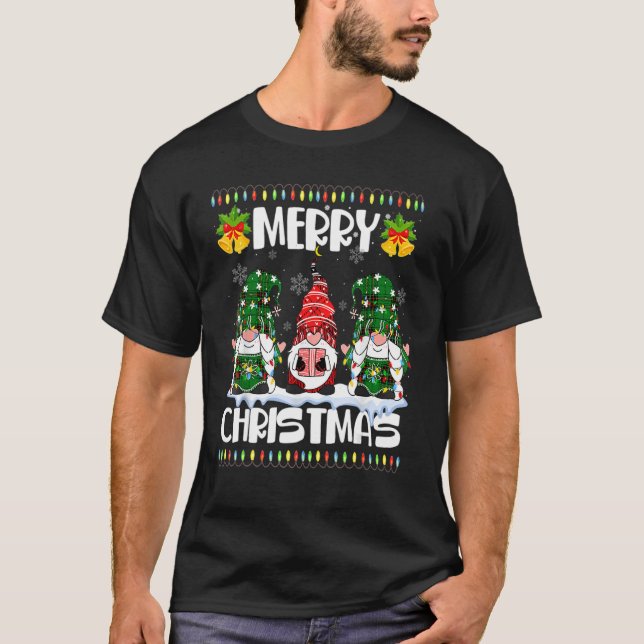 Three Gnomes Matching Family Merry Christmas Tree  T Shirt (Framsida)