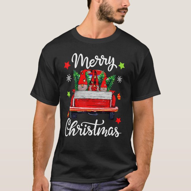 Three Gnomes Red Truck  Merry Christmas Tree T Shirt (Framsida)
