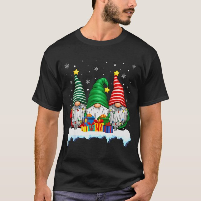 Three Gnomes Tree Lights Men Women Matching Xmas H T Shirt (Framsida)