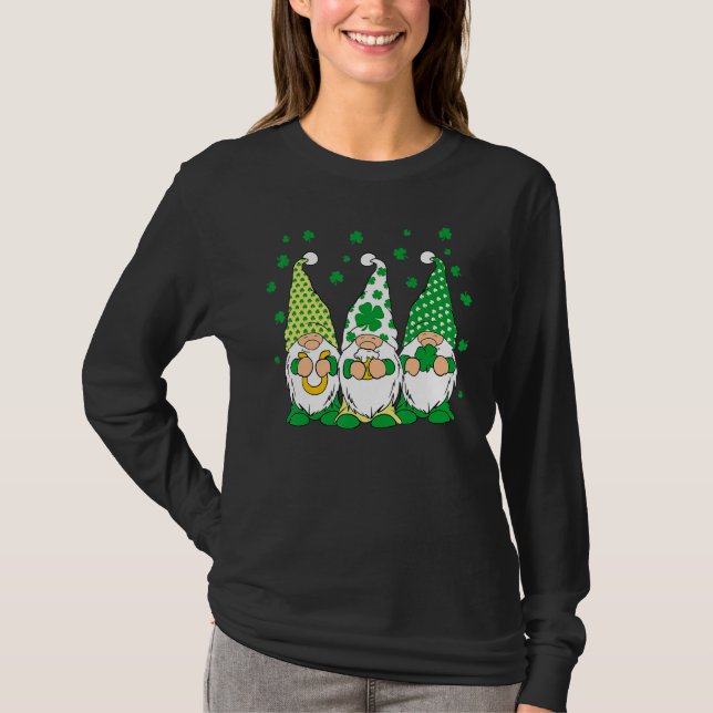 Three Green Irish Gnomes Shamrock Clover St Patric T Shirt (Framsida)