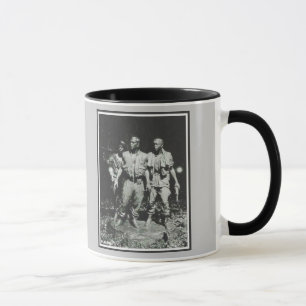 "Three Servicemen" Vietnam Memorial Mugg
