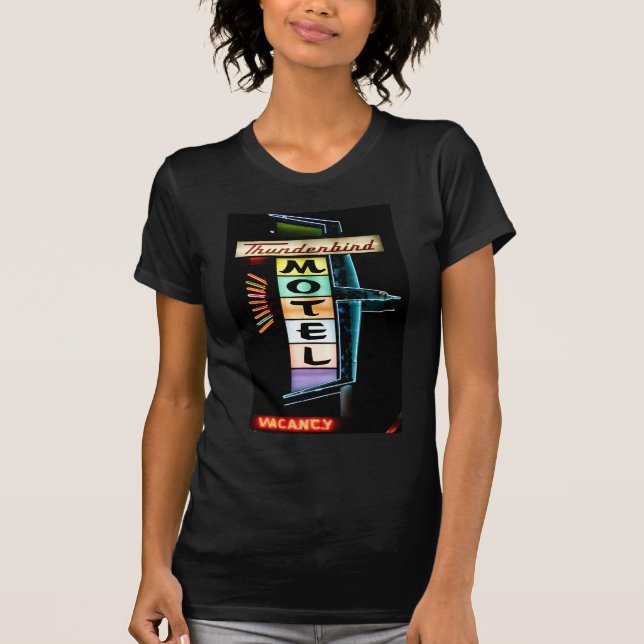 Thunderbirdmotellutslagsplats Tee Shirt (Framsida)