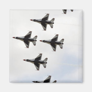 Thunderbirdsna bildar ett deltabildande för 6 magnet