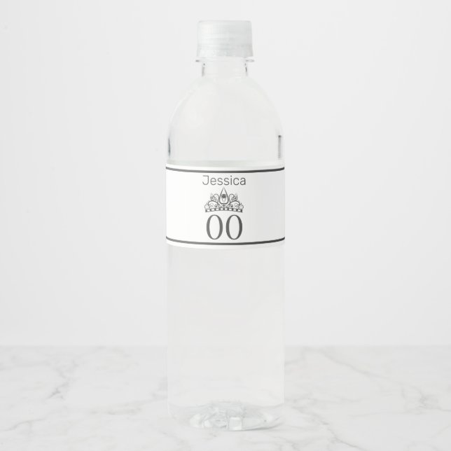 Tiara Modern Minimalist White Birthday Vattenflaska Etikett (Framsida)