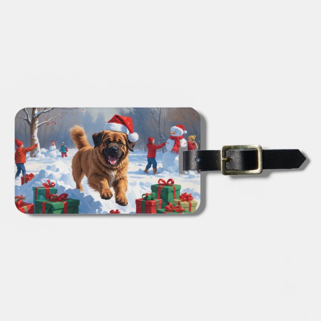 Tibetansk Mastiff springer i snö med julhatt Bagagebricka (Horisontell Framsida)