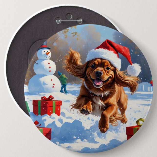 Tibetansk Spaniel springer i snö med julhatt Knapp (Framsida & baksida)