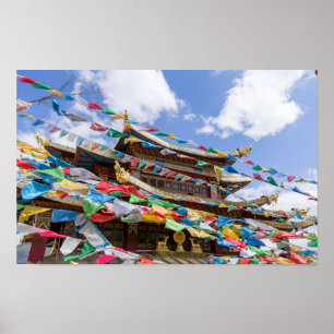 Tibetansk tempel med böneflaggor - Yunnan, Kina Poster