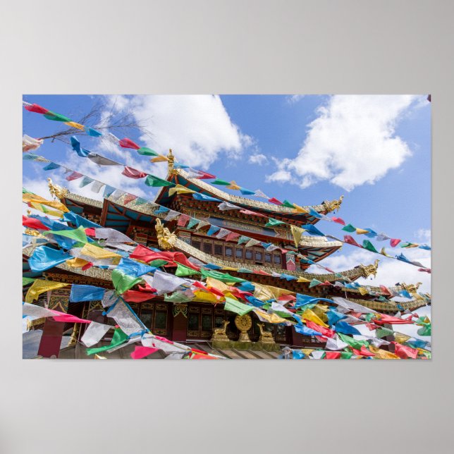 Tibetansk tempel med böneflaggor - Yunnan, Kina Poster (Framsidan)