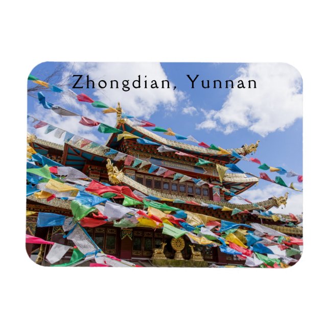 Tibetansk Temple med bön flaggor - Yunnan, China Magnet (Horisontell)