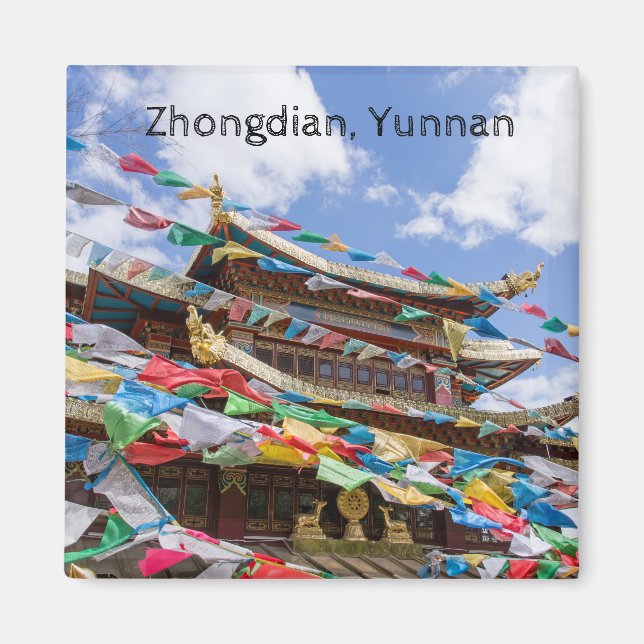 Tibetansk Temple med bön flaggor - Yunnan, China Magnet (Framsidan)