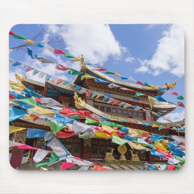 Tibetansk Temple med bön flaggor - Yunnan, China Musmatta (Framsidan)