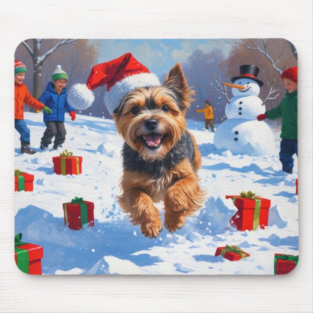 Tibetansk Terrier Springar i Snö med Julhatt Musmatta (Framsidan)