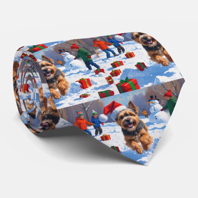 Tibetansk Terrier Springar i Snö med Julhatt Slips (Rullad)