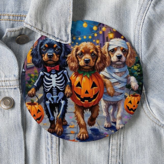 Tibetanska Spaniel Hundar i Halloween Kostymer Knapp (In Situ)