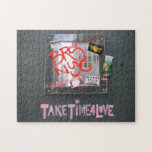 Tid för Kärlek-NYC-fotograffiti Pussel<br><div class="desc">Innehåller ett originalfoto av graffiti från färg på en byggplats, med TKE TIME 4 KÄRLEK i ett rosa typsnitt. Fotograferad på Femte Avenue i New York City. Många andra NYC- och naturfotografier finns också tillgängliga från denna butik. Förstår du inte exakt vad du är tittar för? Kontakta Rebecca för att...</div>