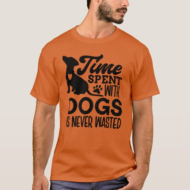 Tid som tillbringats med Hundar vänners familj T Shirt (Framsida)