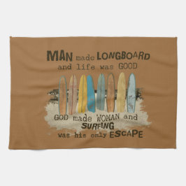 Tidig man och kvinna som surfar humor med kökshandduk