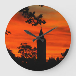 Tidigare murspärr - uppgång stående i tid stor klocka