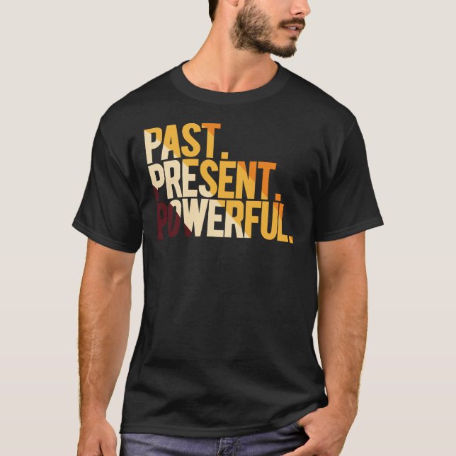 Tidigare Nutid Kraftfullt T Shirt (Framsida)