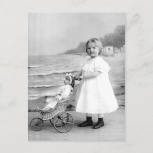 Tidigt 1900's Girl med hennes docka Vykort
