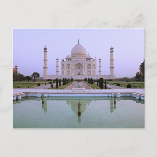 tidigt förmiddagssyn på Taj Mahal speglas i Vykort (Framsida)