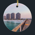 Tidigt Navarre Beach Florida Fishing Julgransprydnad Keramik<br><div class="desc">I Navarre Beach Florida i USA lutas en fiskekapel mot Navarra Beach Fishing Pier som förbinder tidigt på morgonen. Tittar du fler utskrifter eller produkter? Besök gärna min butik: http://www.zazzle.com/timelessmomentsphtgy Det här fotot togs av Jennifer White med Timless Moments Photography. Alla bilder är upphovsrättsskyddade © Timless Moments Photography.</div>