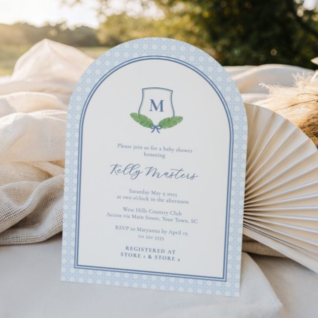 Tidlös Modern Båge Monogram Pojk Babyshower Inbjudningar (Preppy pale blue and green monogram baby shower invite cards with arch and bamboo cane weave print)