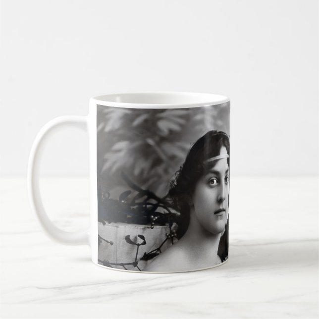 Tidlös porträtt av mor och dotter  kaffemugg (Vänster)
