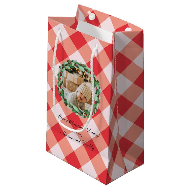 Tidlös röd gingham gårdshustomatiserad foto (Framsidan Vinklad)