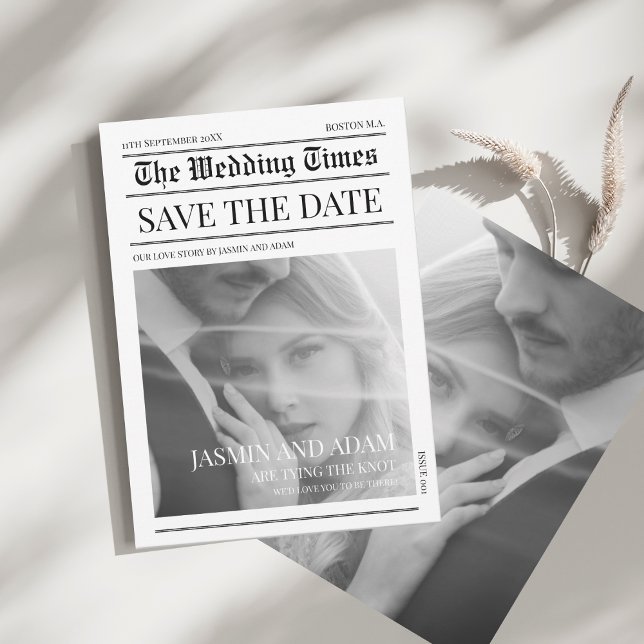 Tidlös vit svart tidning bröllop spara datumet (Newspaper Black and White Unique Photo Wedding Save The Date)