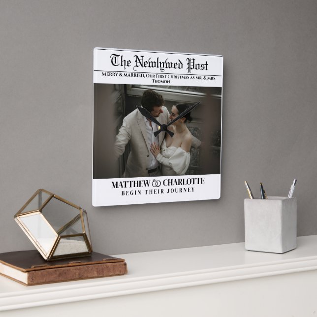 Tidning Glad och gift Foto Fyrkantig Klocka (Kontor)