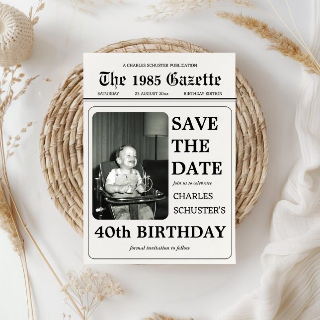 Tidningen Spara fotomall från födelsedag Datumet (Newspaper Save The Date Birthday Photo Template)