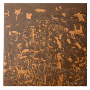 Tidningssten är en petroglyphpanel som in etsas kakelplatta