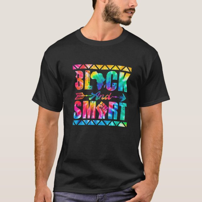 Tie Dye Black and Smart Junth Black History Mont T Shirt (Framsida)