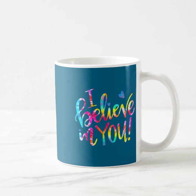 Tie Dye I Believe In You Teacher Testing Day Gift  Kaffemugg (Höger)