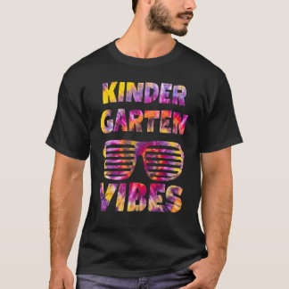 Tie Dye Kindergarten Vibes Lärare första dagen T Shirt