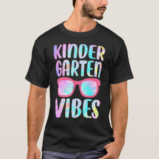Tie Dye Kindergarten Vibes Squad 1:a skoldagen T Shirt
