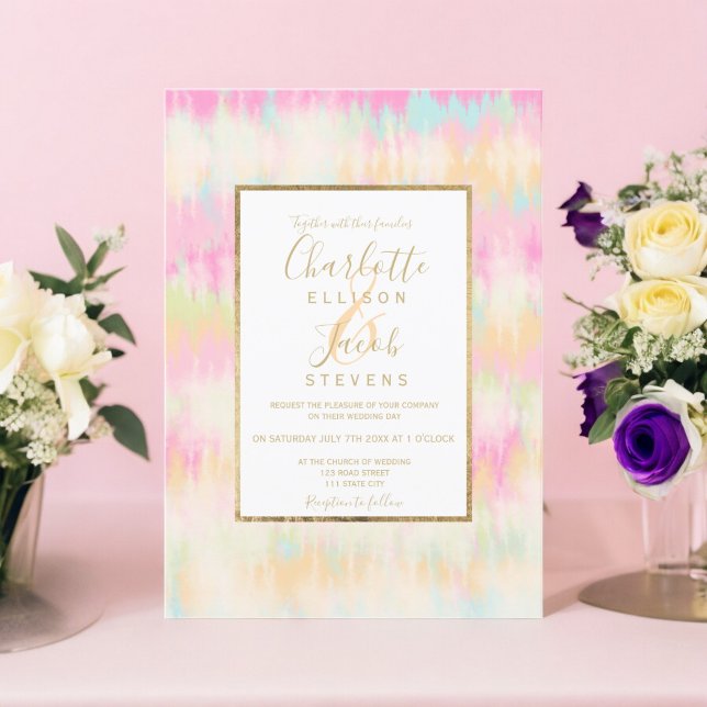 Tie dye pastel hippie chic guld skript bröllop inbjudningar (Tie dye pastel hippie chic gold script wedding invitation)